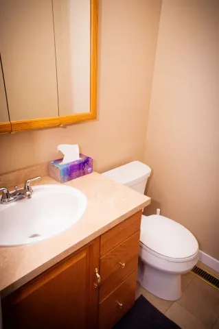 Comfy Upstairs Suite close to Red Deer Hospital